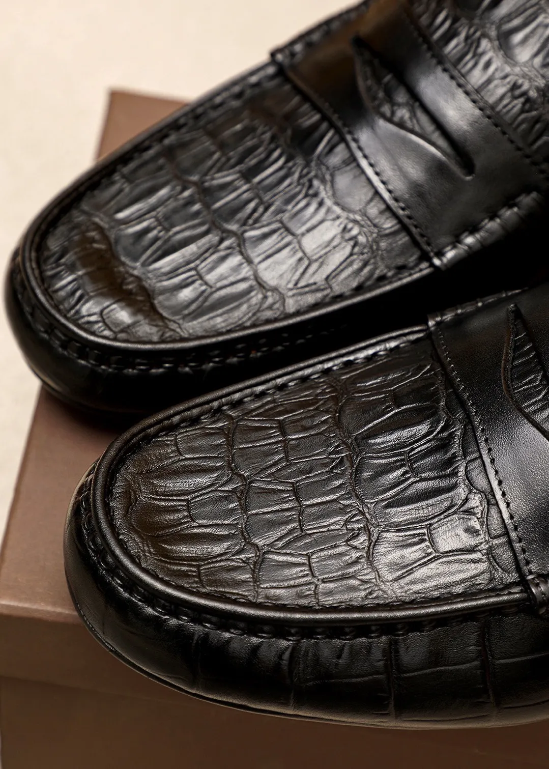 Men's Men's Shoes 💰: 420 💐BV Men's Slip-on Shoes® [BOTTEGA VENETA] Official website counter new model, one-to-one mold opening ⚠Italian calfskin embossed ➕Cow 🐂 leather lining. Driving slip-ons, available at counters, sizes 39-44 (38.45🉑️customized)